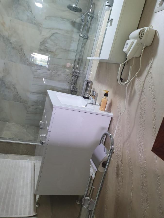 Casa Brancusiana Apartment ทาร์กู จิอู ภายนอก รูปภาพ