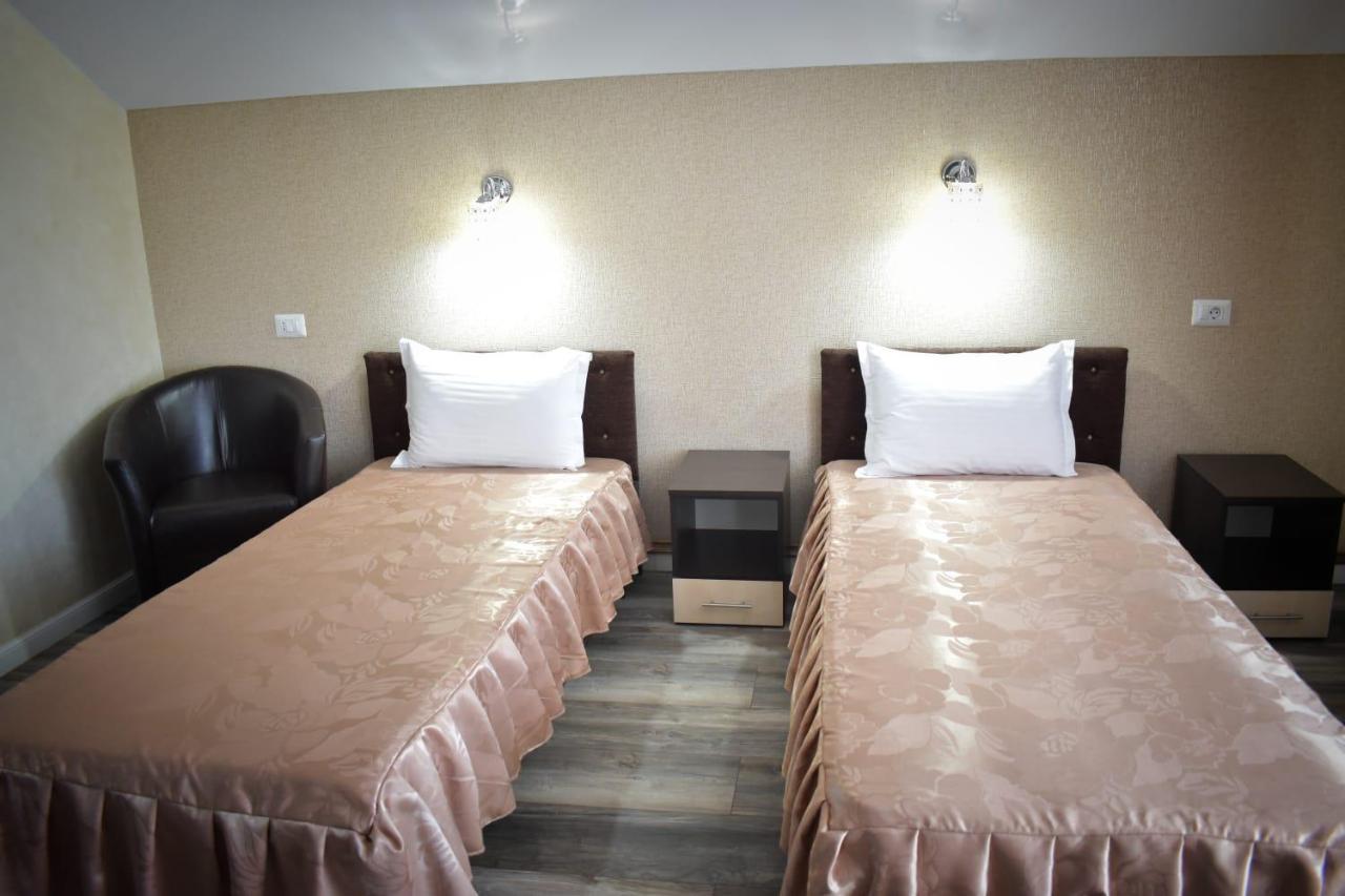 Casa Brancusiana Apartment ทาร์กู จิอู ภายนอก รูปภาพ